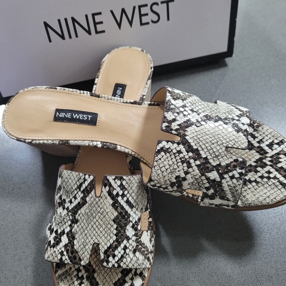 Woman's Ivory Multi Creme Sandals